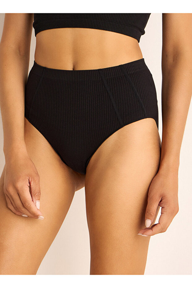 سروال داخلي مضلع بخصر عالٍ وساق عالية