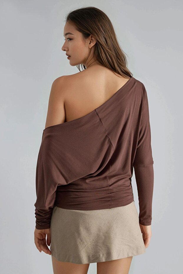 BUSEM Kayık Yaka Dökümlü Bluz - 3