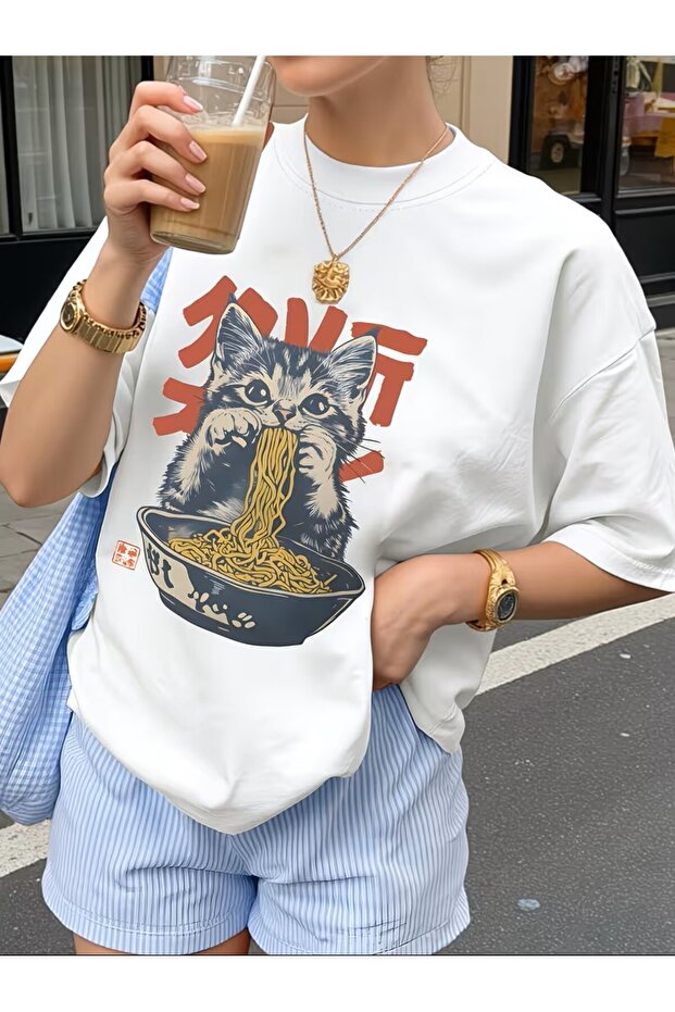 Cute Cat for a Cool and Casual Summer Look