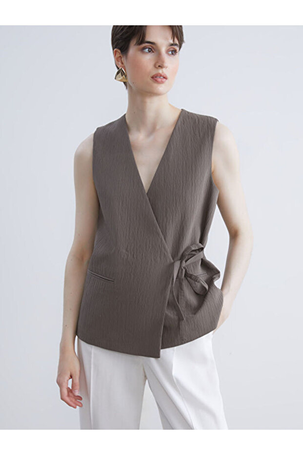Esvab • Modern & Distinctive Double-Breasted Roba Collar Textured Women's Plain Vest