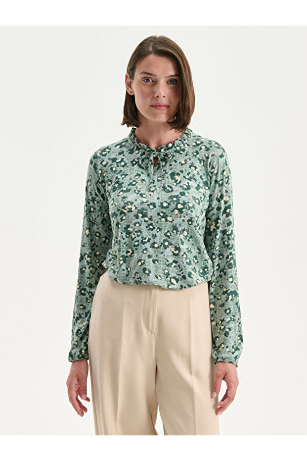 Quality Pieces from Çelebi Store Tie-Down Collar Embroidered Blouse