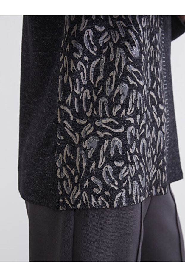 Crew Neck Patterned Blouse - 3