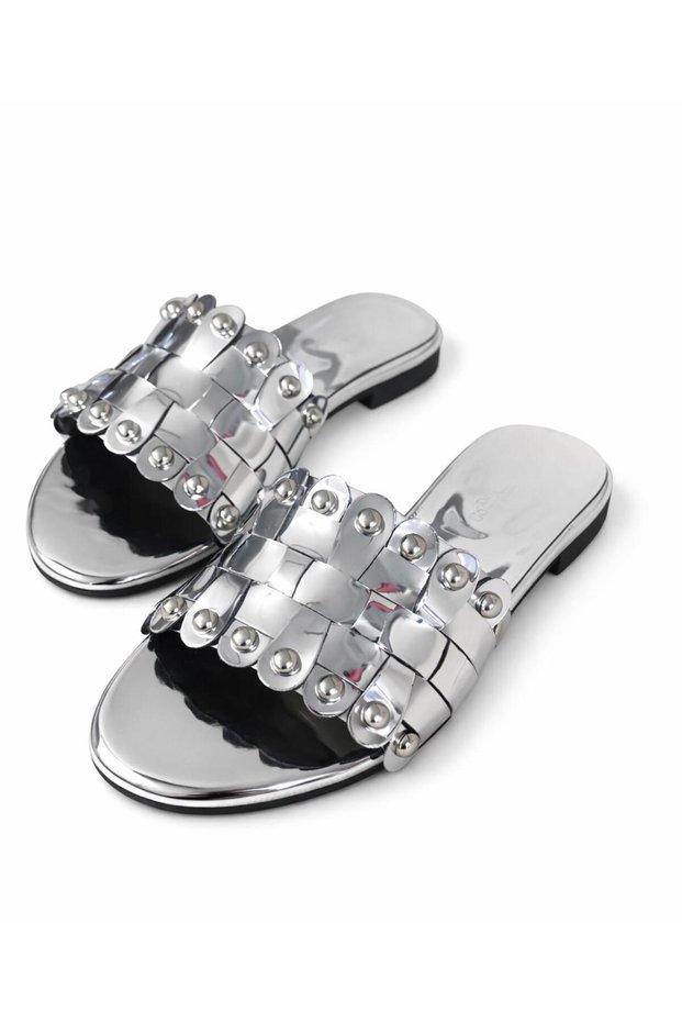 Women's Stylish and Detailed Slippers