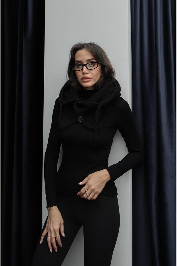 بلاكلافا من الصوف الأسود بأزرار من هوارد - 2