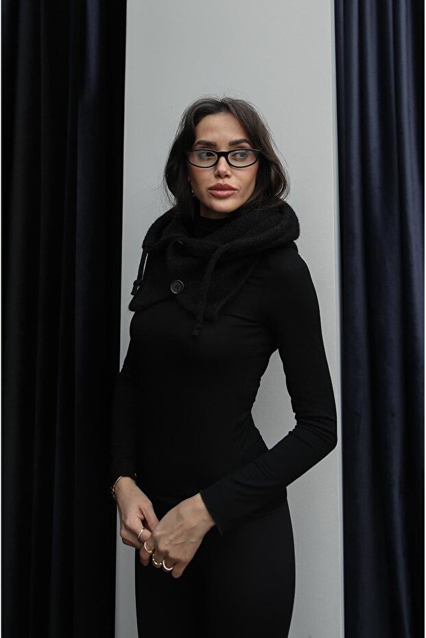 بلاكلافا من الصوف الأسود بأزرار من هوارد - 3