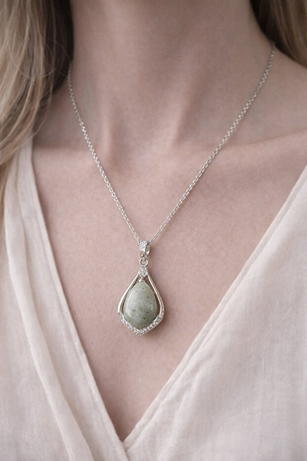 Labradorite 100% Natural Stone Necklace