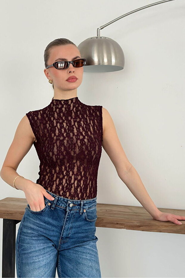 Zero Sleeve Lace Blouse - Burgundy | D2750