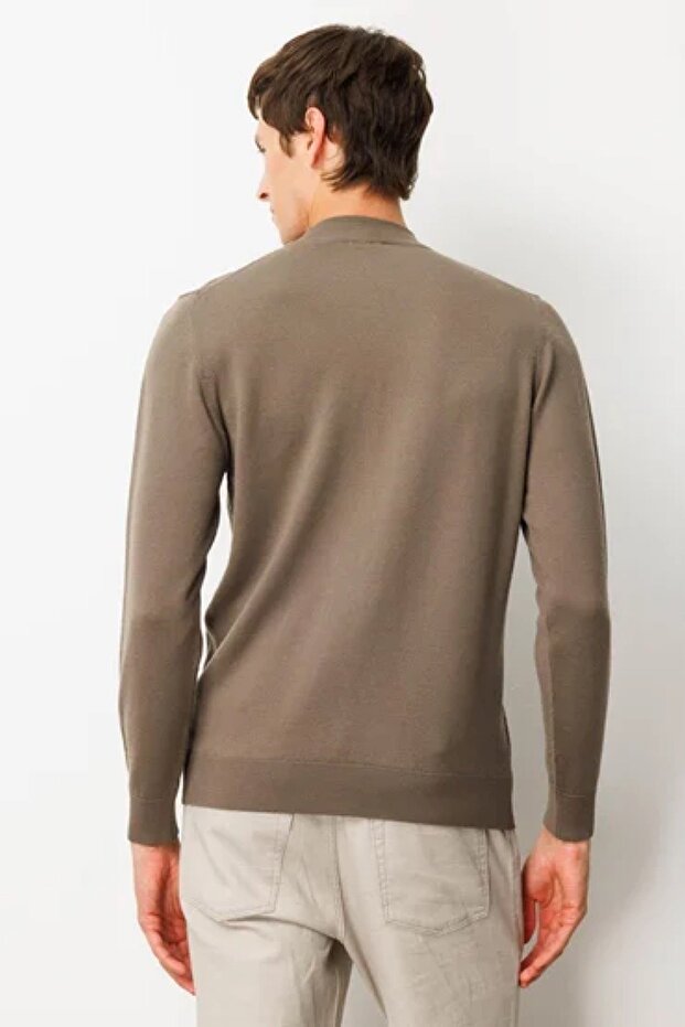 Men's Half Turtleneck Knitted Sweater with Diamond Pattern on the Front