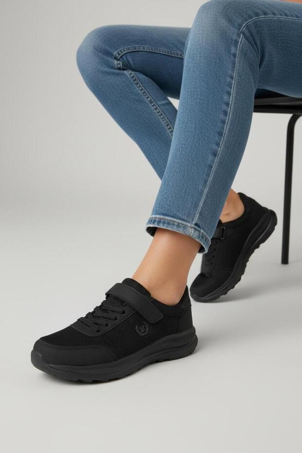 Women's Casual Comfortable and Lightweight Walking Sneakers