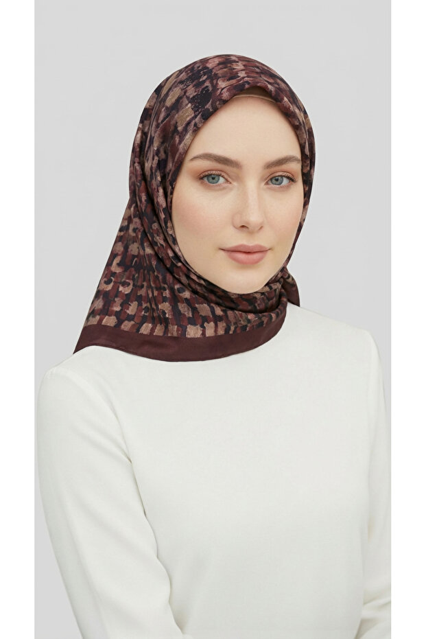 وشاح من القماش القطني المزخرف بالريون