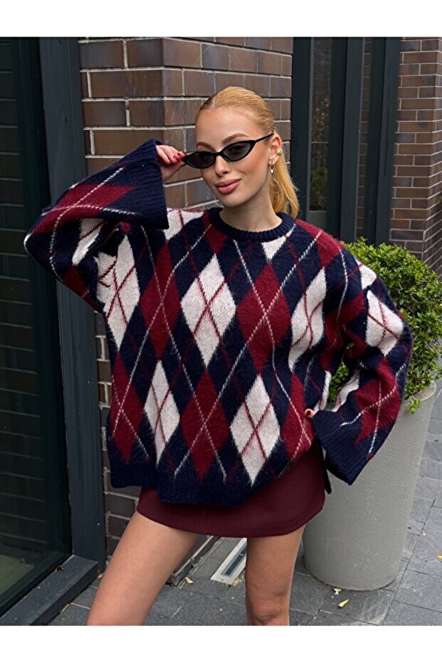 Crew Neck Diamond Patterned Slit Fleece-Lined (Feathered) Women's Oversized Sweater