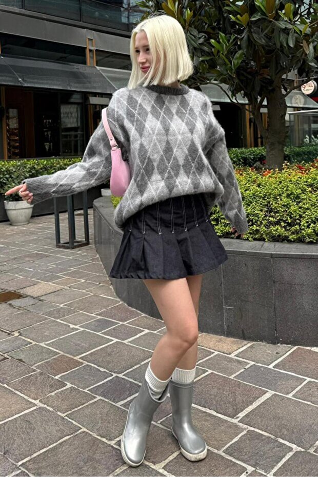 Women's Crew Neck Argyle Knit Sweater