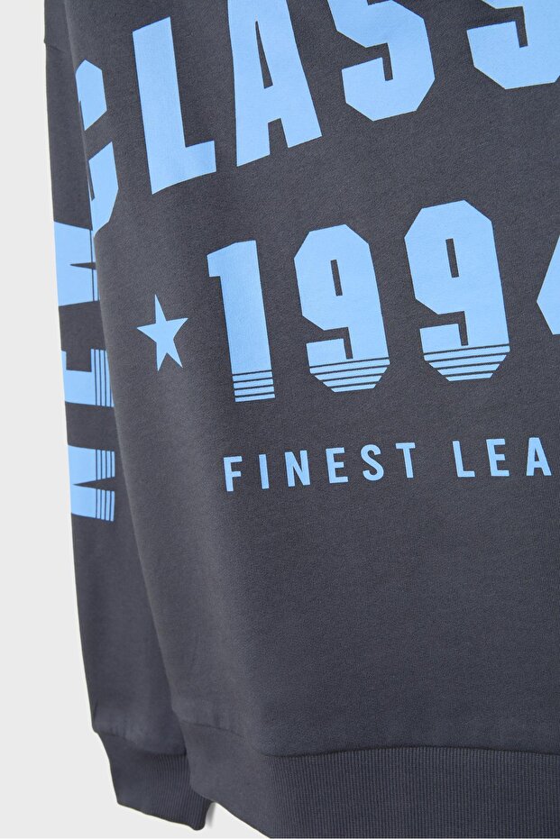 Kayık yaka baskılı sweatshirt - 4