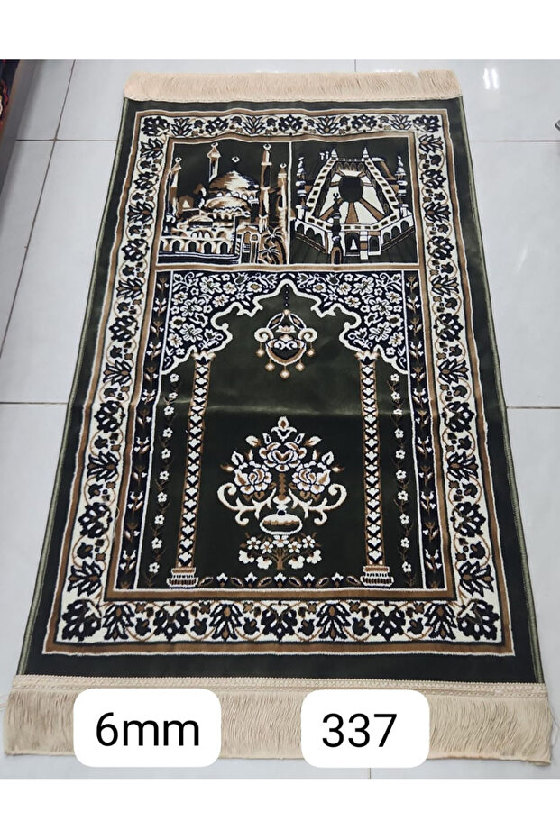 سجادة صلاة تركية فاخرة بتصميم محراب كلاسيكي.