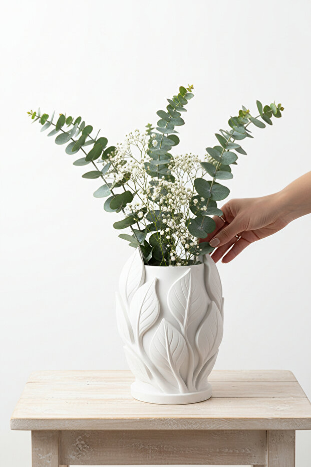 Leaf Figured Design Vase White
