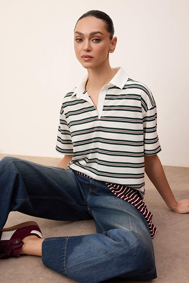 Wardrobe Essentials-Ekru Çizgili Normal Kalıp Kısa Kollu Tok %100 Pamuk Örme T-shirt TWOSS26TS00027 - 1