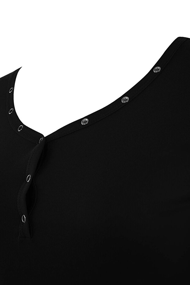 Siyah Soft Yumuşak Kumaşlı V Yaka Çıt Çıt Detaylı Örme Büyük Beden Bluz TBBSS26AF00044 - 5