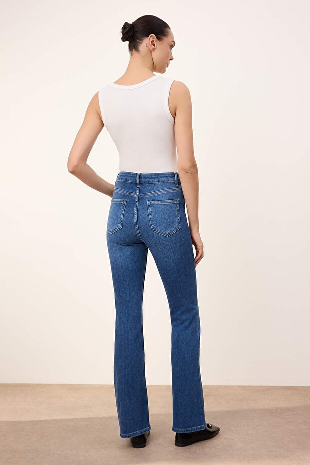 Trendyolmilla Wardrope Essentials Koyu Mavi DÖKÜMLÜ Yüksek Bel Orta Esnek Flare Jeans TWOSS26JE00106 - 8