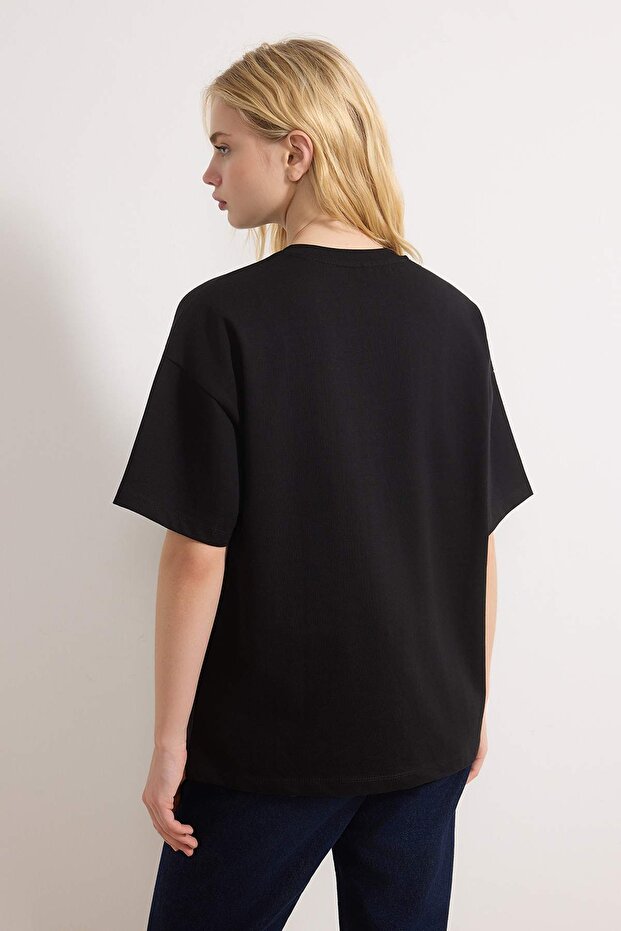 Siyah Oversize/Geniş Kalıp Fular Detaylı Uzun 30/2 Penye Süprem Örme T-Shirt TWOSS26TS00057 - 8