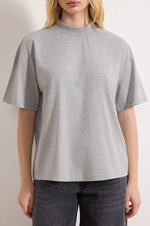 Gri Melanj %100 Kalın Pamuklu Dik Yaka Truvakar Kol Örme T-Shirt TWOSS24TS00074 - 3