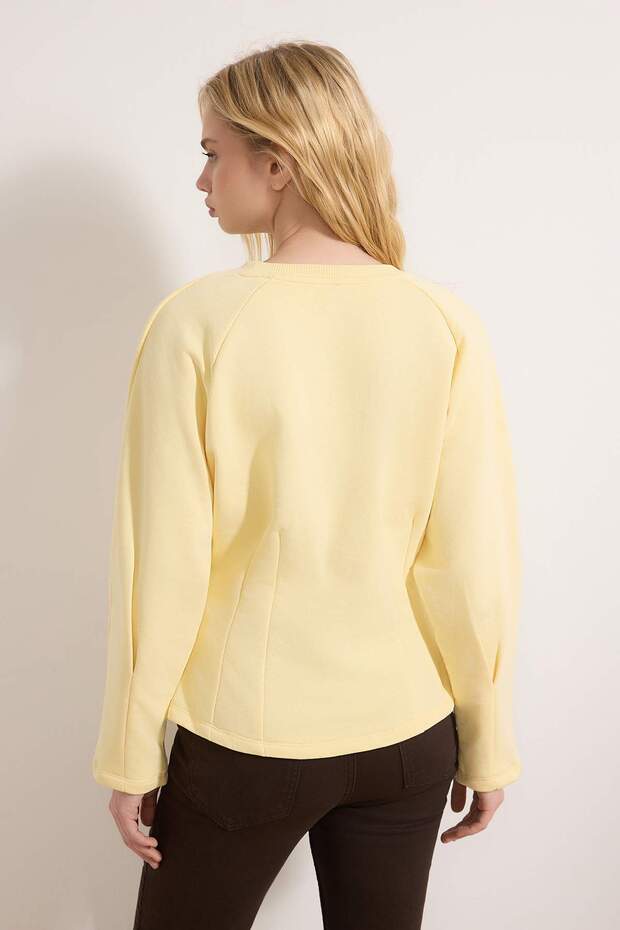 Açık Sarı Kalın Şardonsuz Belden Oturmalı Bisiklet Yaka Örme Sweatshirt TWOAW26SW00068 - 4