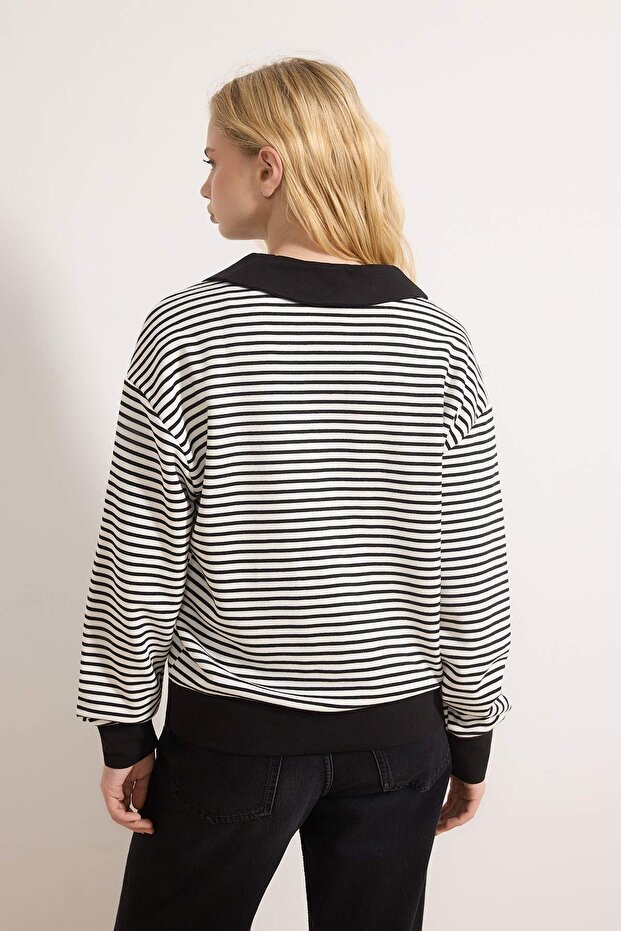 Siyah Çizgili Kalp Nakışlı Regular/Normal Kalıp Örme Sweatshirt TWOAW26SW00003 - 4