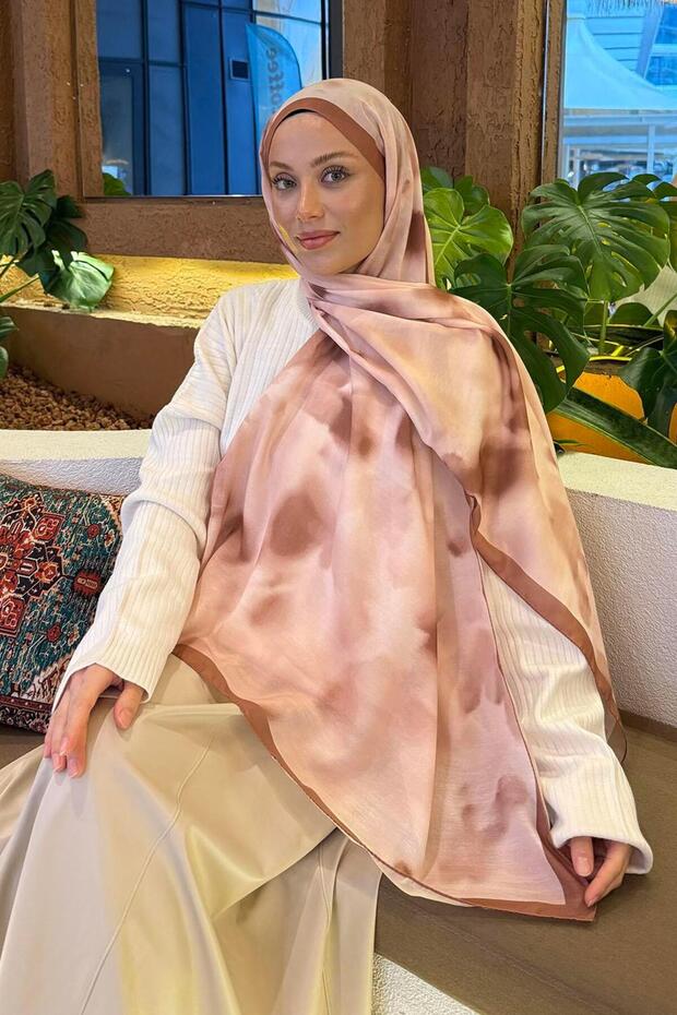 نمط الباتيك شال ناعم بني حليبي - 2