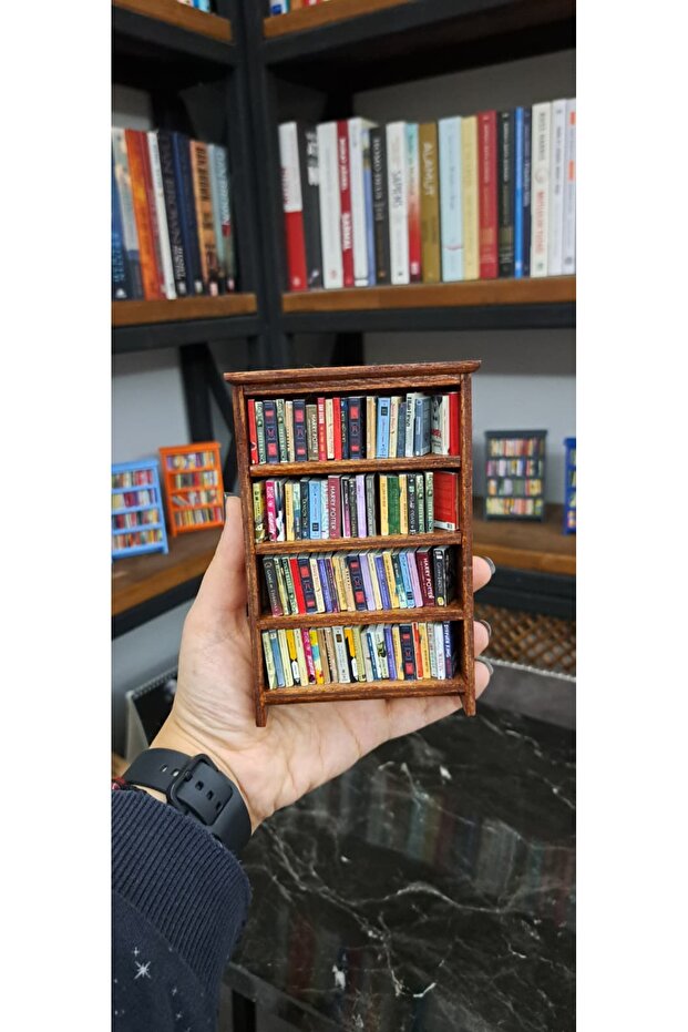 BAHAR KIRTASİYE Minyatür Ahşap Kitaplık ( 25 mini kitap hediye)