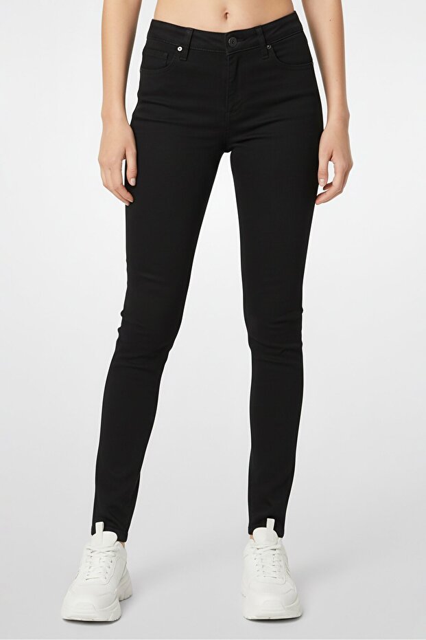 Women Slim Fit Solid Stretchable Denim Jeans, Black