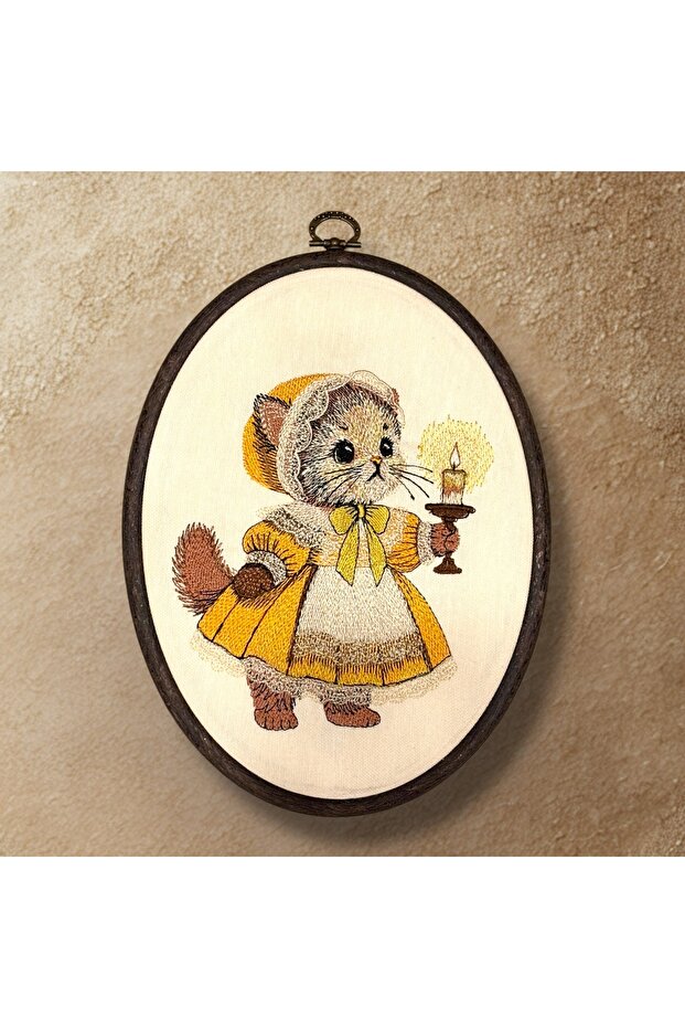 LİONYA DESİGN Ahşap Görünümlü Çerçeveli Vintage Kedi Nakışlı Tablo – 17x22 cm
