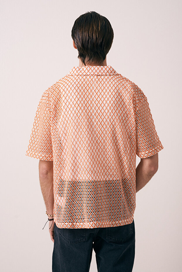 قميص رجالي برتقالي منقوش كبير الحجم - 4