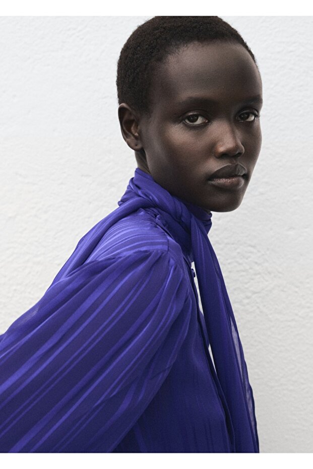 Çizgili fular detaylı bluz - 6