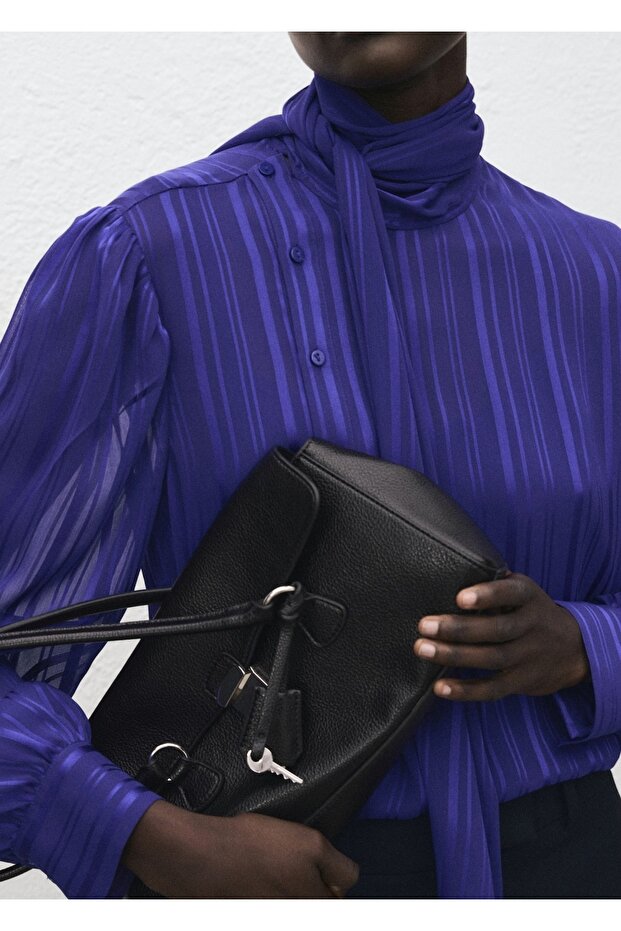 Çizgili fular detaylı bluz - 7