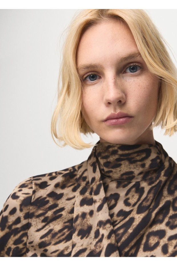 Hayvan desenli fularlı bluz - 6