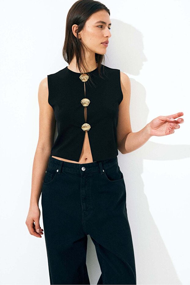 Button-decorated top - 6