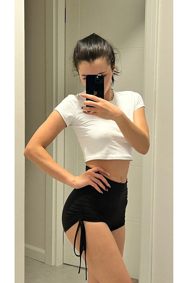 NEW SEASON SINGLE SHORTS WITH BOWKNESS FROM THE SIDE
