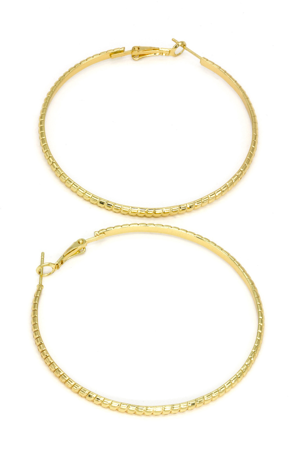 حلق دائري منقوش على شكل مكعب بقطر 6 سم - 1