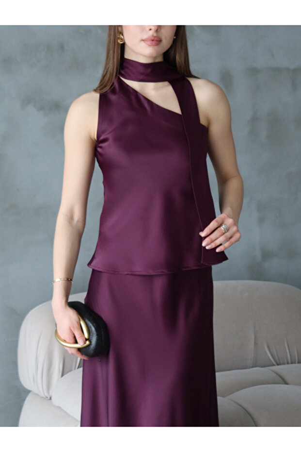 بلوزة من الساتان مع شال - 3