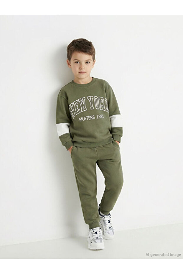 Esvab • Modern & Distinctive Printed Boys' Sweatshirt and Sweatpants