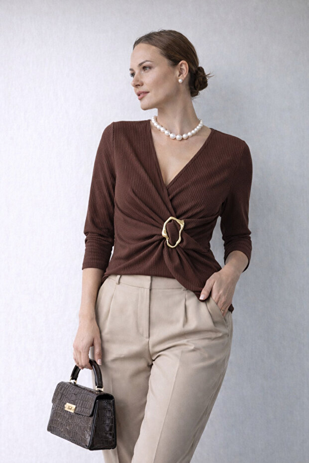 Kadın Tokalı V Yaka Bluz - 1