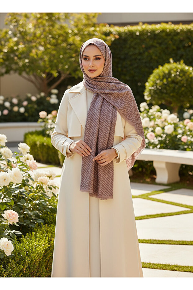 شال من الكريب بنمط F من Summer Breeze