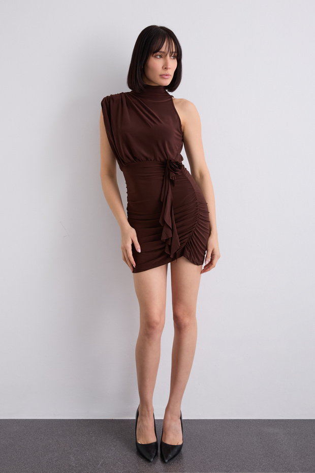 Kırmızı Elbise - 2