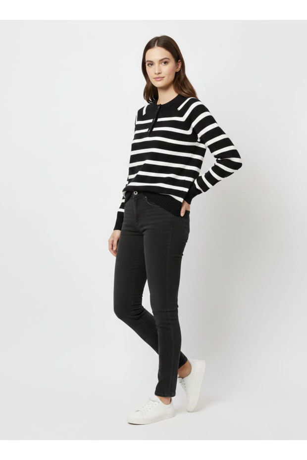 سترة صوفية مخططة بأزرار على ياقة القميص باللون الأسود - 2