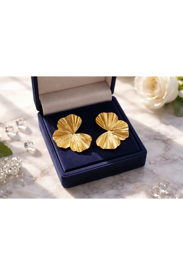 Leaf Detailed Earrings
