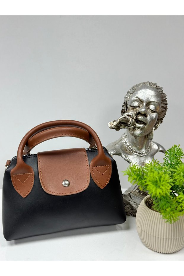 D’Oro Midnight Silk | Chain Detailed Handbag
