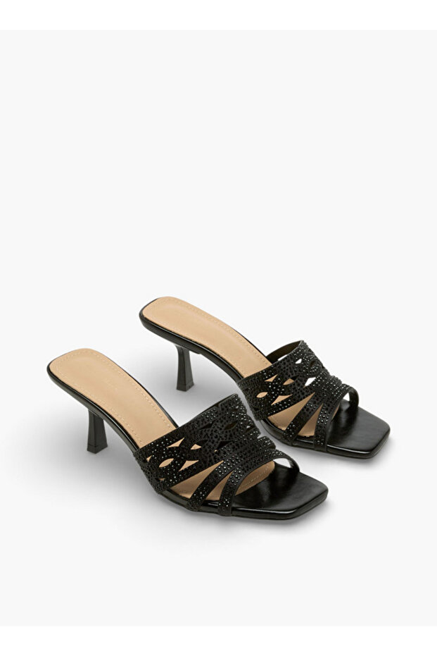 Women Embellished Flared Heel Sandals