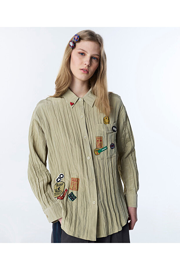 KIRIŞIK EFEKTLİ VE PATCH'Lİ GÖMLEK - 1