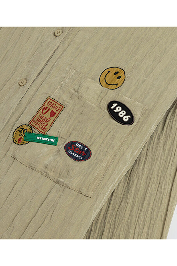 KIRIŞIK EFEKTLİ VE PATCH'Lİ GÖMLEK - 4