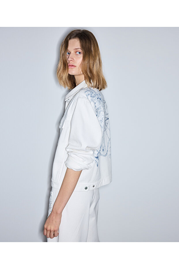 سترة مطرزة ومطبوعة بصور - 1