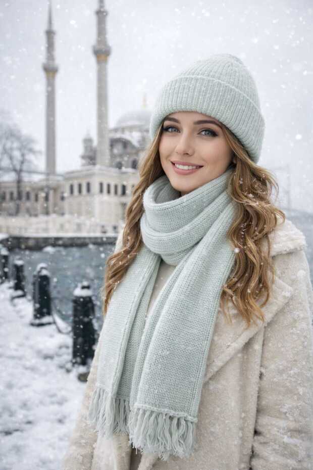 طقم قبعة وشال نسائي